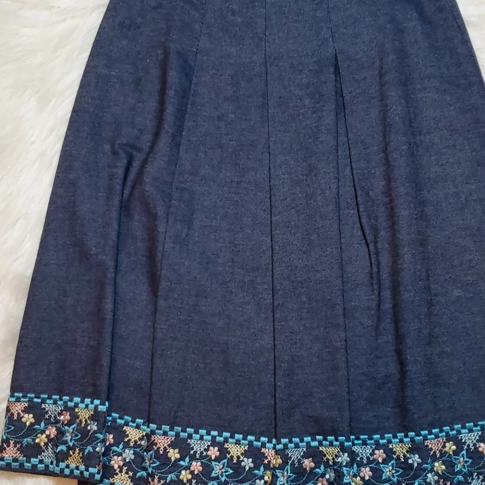 Vintage denim skirt pleats and embroidery blue and teal size 4